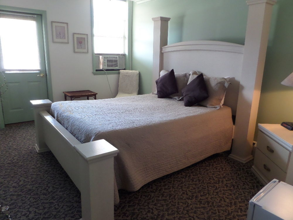 Bellaire Stone Waters Inn מראה חיצוני תמונה