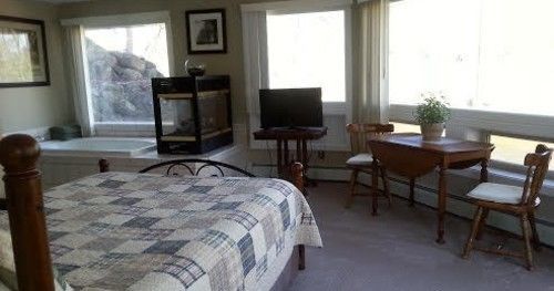 Bellaire Stone Waters Inn מראה חיצוני תמונה