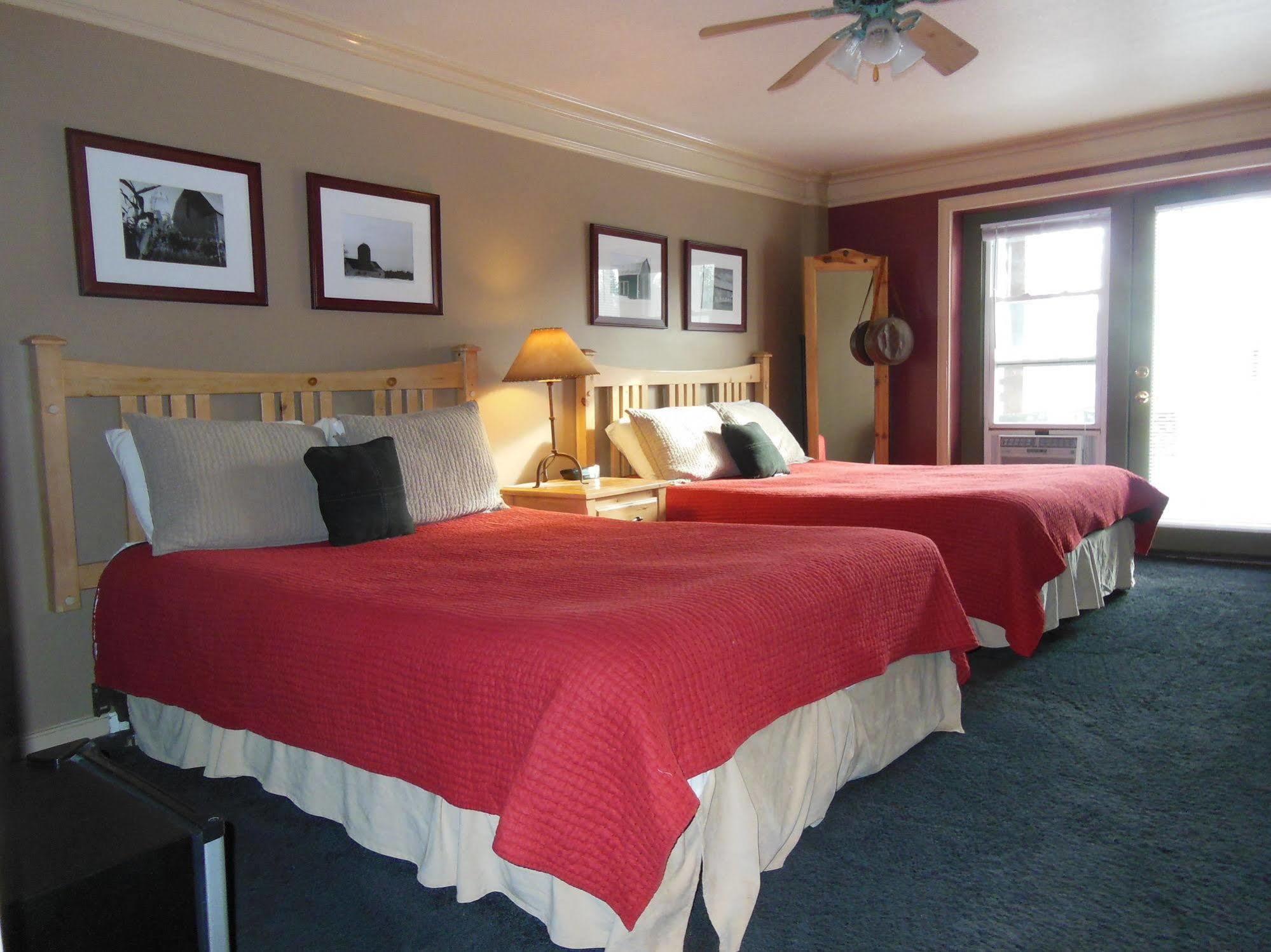 Bellaire Stone Waters Inn מראה חיצוני תמונה