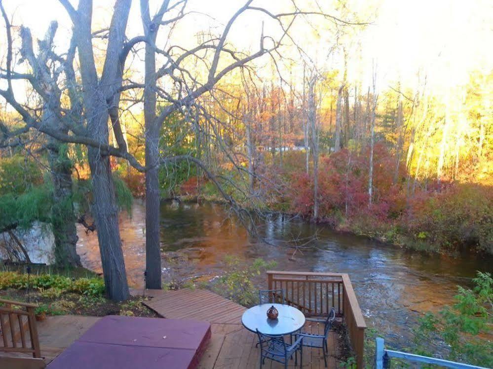 Bellaire Stone Waters Inn מראה חיצוני תמונה