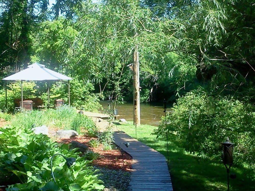 Bellaire Stone Waters Inn מראה חיצוני תמונה