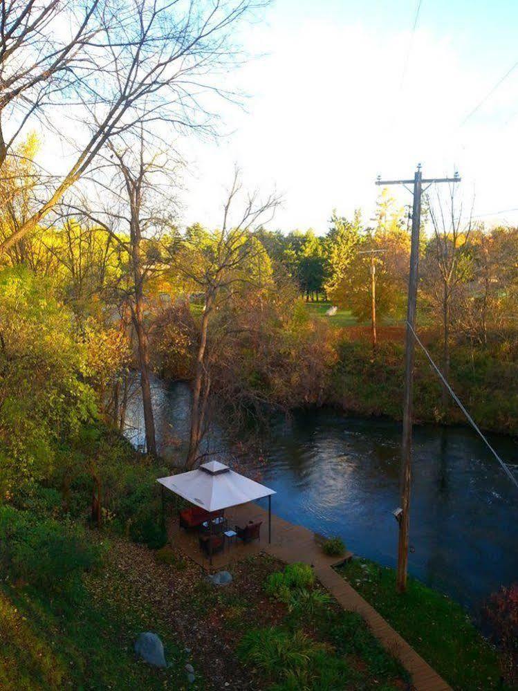 Bellaire Stone Waters Inn מראה חיצוני תמונה