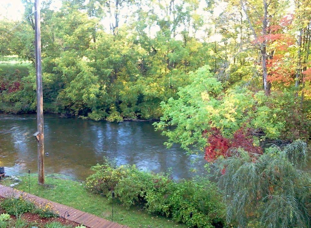 Bellaire Stone Waters Inn מראה חיצוני תמונה