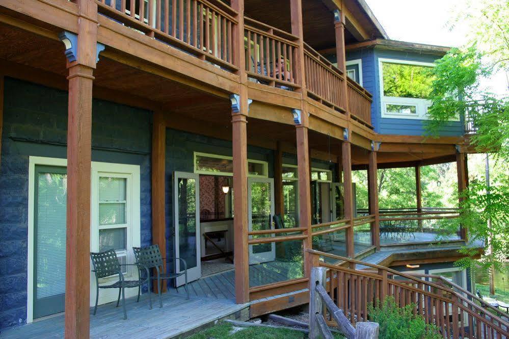 Bellaire Stone Waters Inn מראה חיצוני תמונה